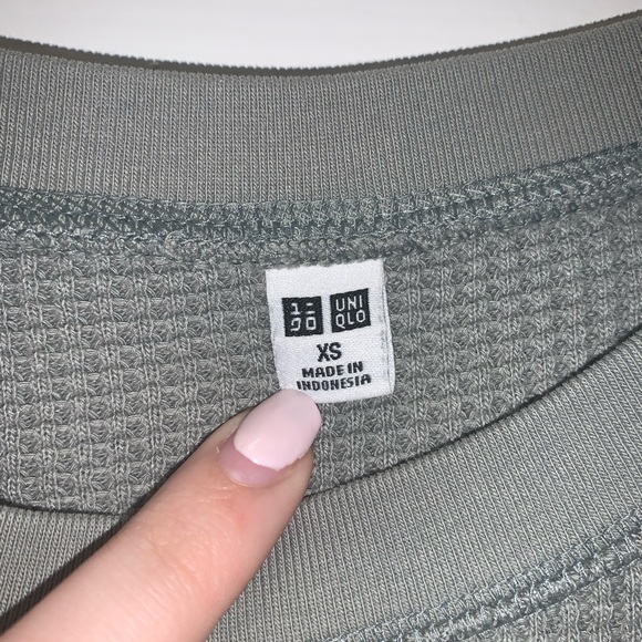 Grey waffle Uniqlo pullover sweater. - Picture 3 of 3